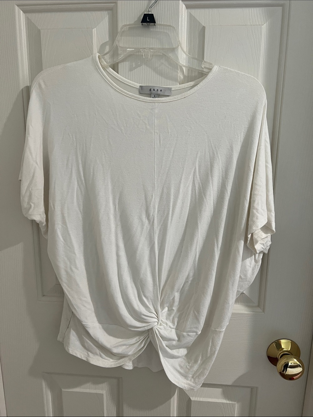 gaze Cream Front-Twist Short Sleeve Tee